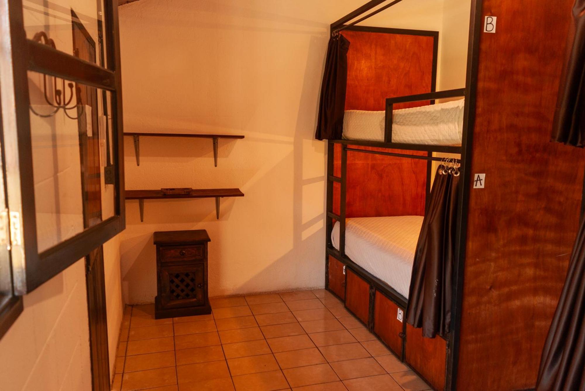 Tzunun Hostel Antigua Екстер'єр фото