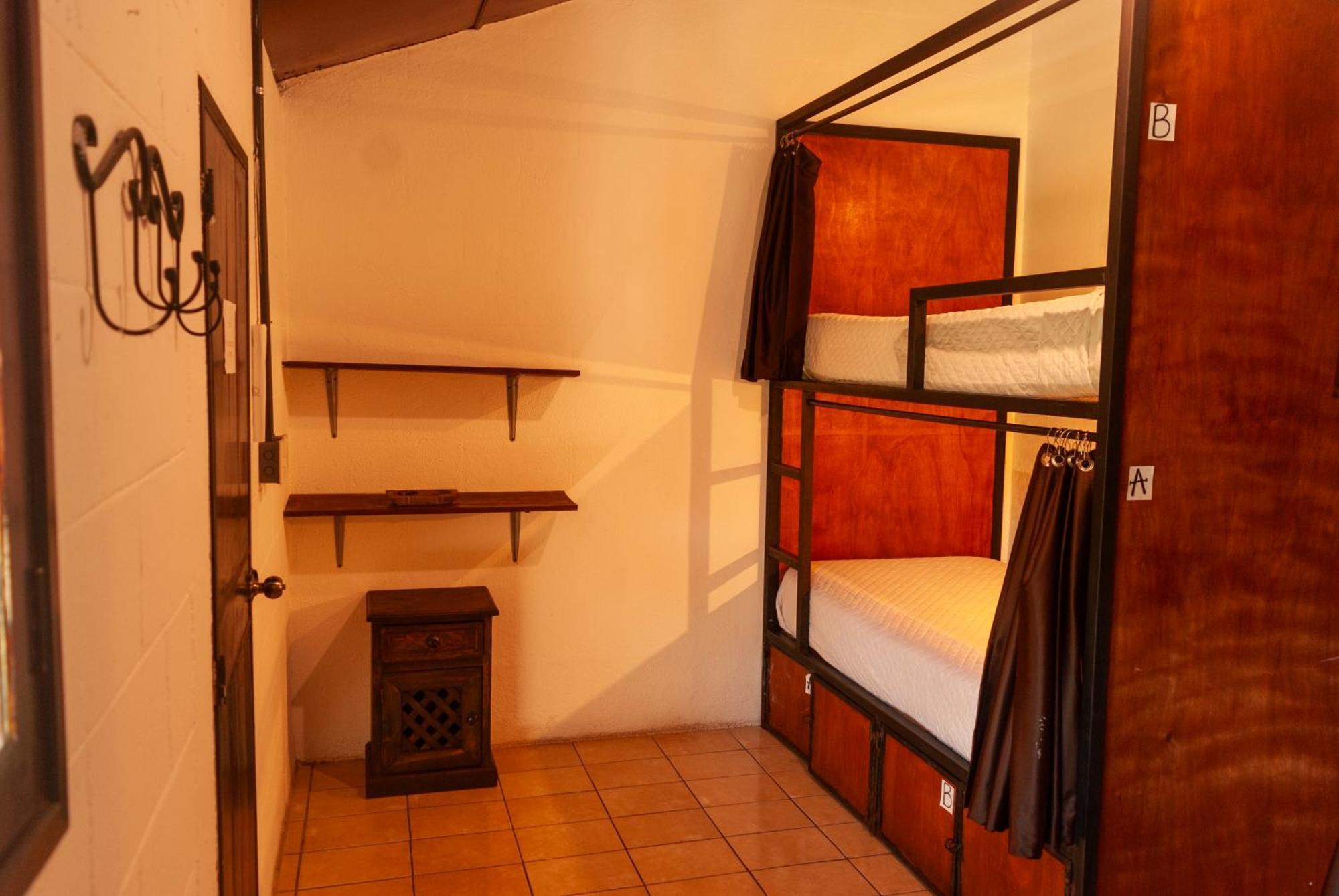 Tzunun Hostel Antigua Екстер'єр фото