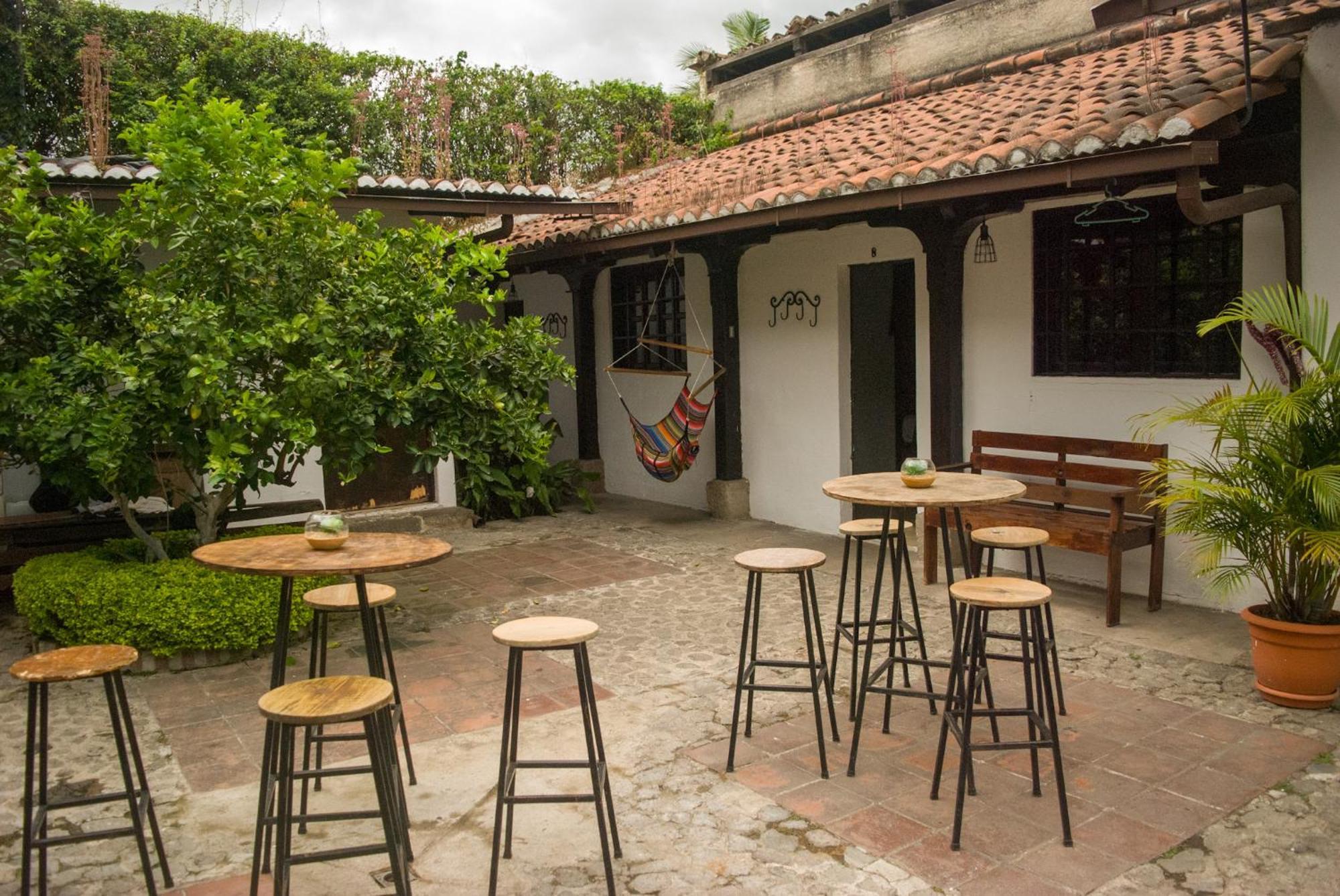 Tzunun Hostel Antigua Екстер'єр фото